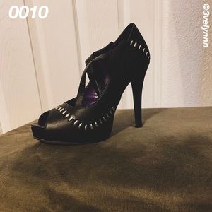 Metallic design heel with strap